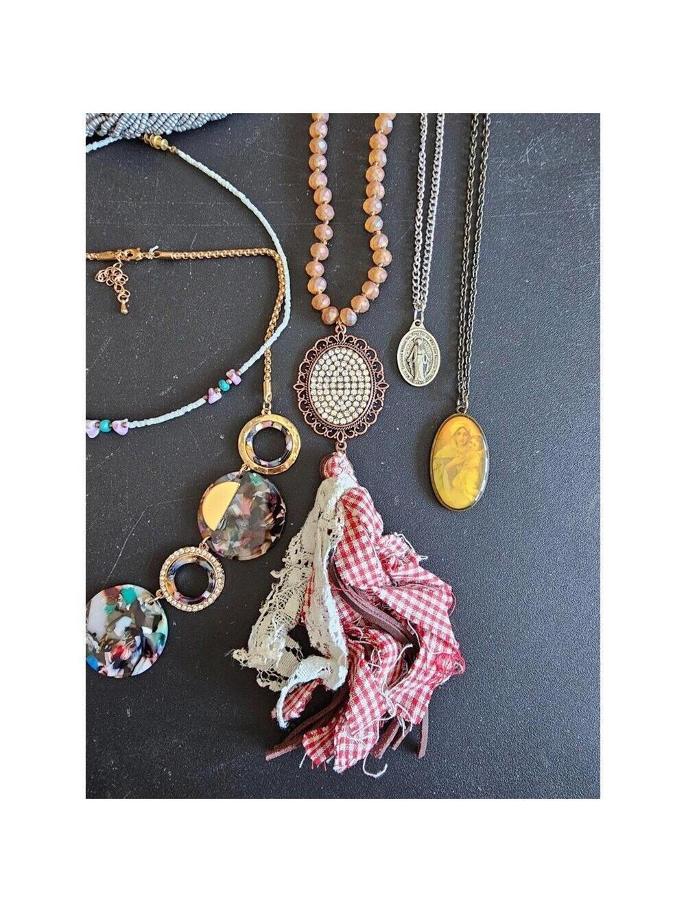 10 Necklaces / Fashion / Costume (L40) - Picture 3 of 6